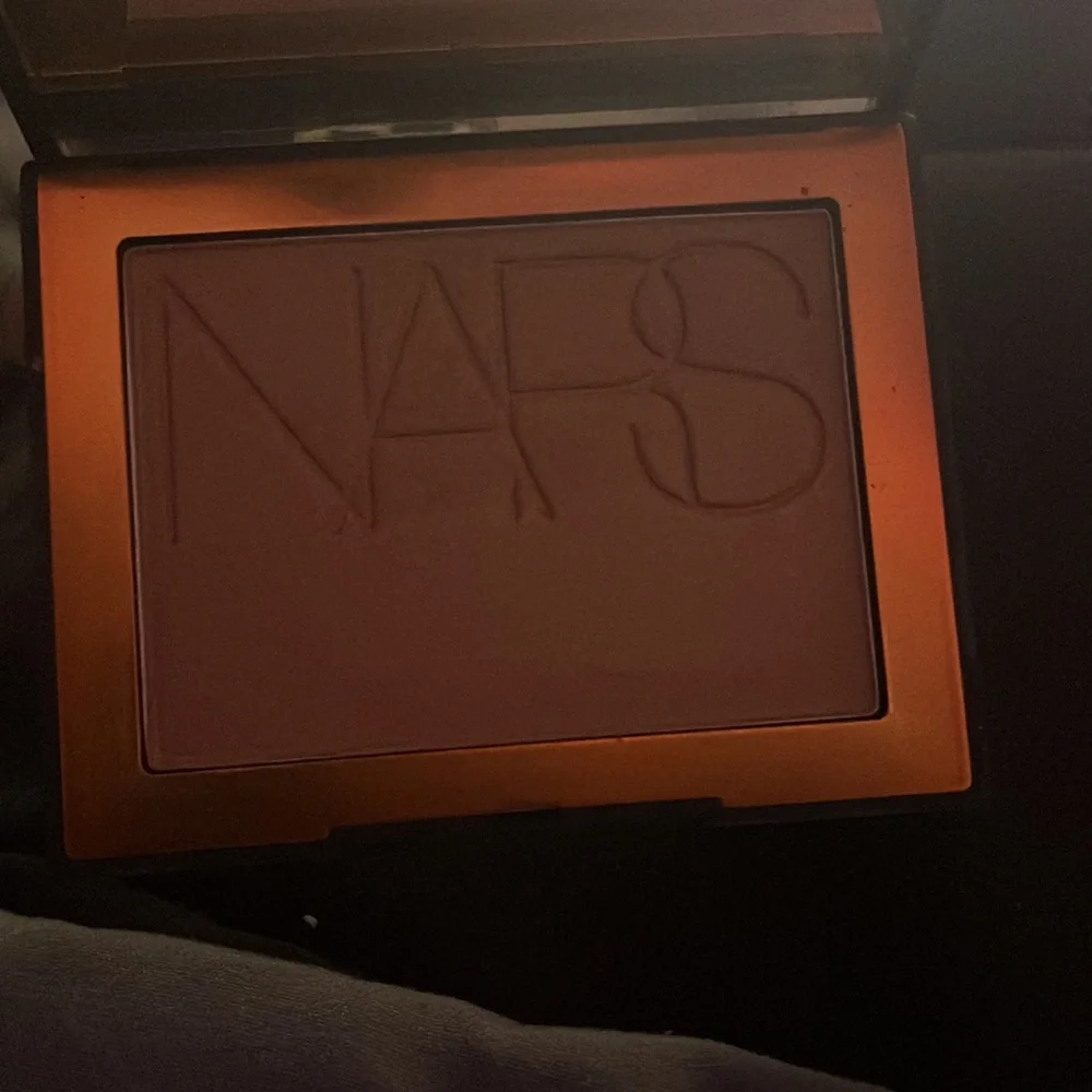 Nars - Picture 3 of 3